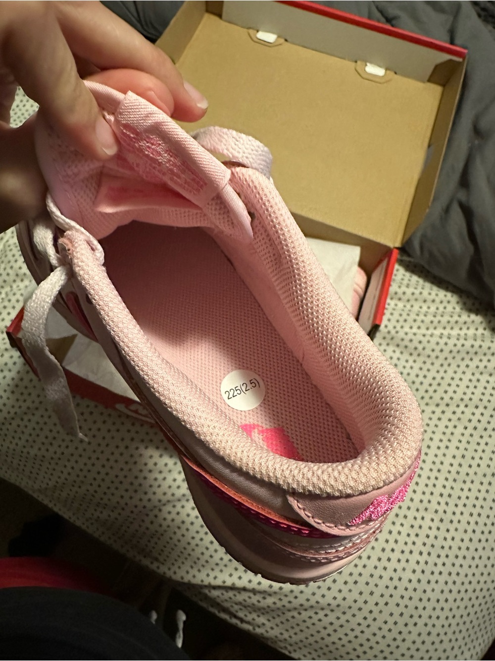 Label on Shoe Box - Picture 2 of 4